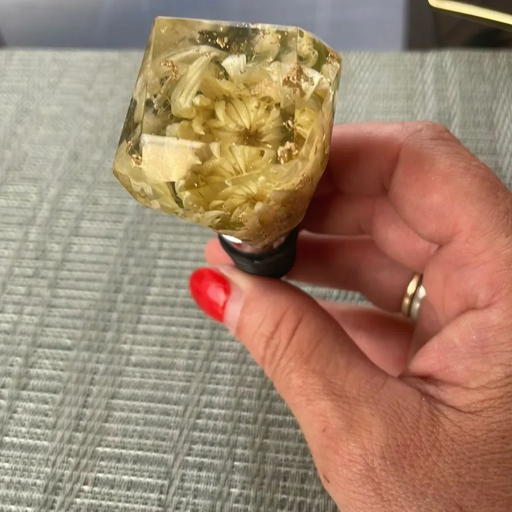 Handmade Pressed Flower Diamond Top Wine Stop White